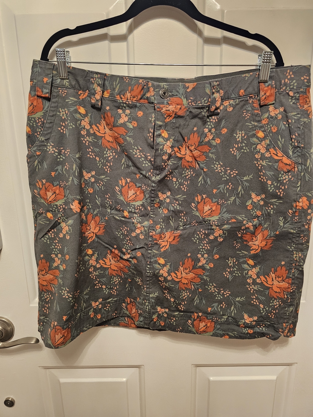 Duluth Trading Company Gray Floral Skort with Orange Blooms